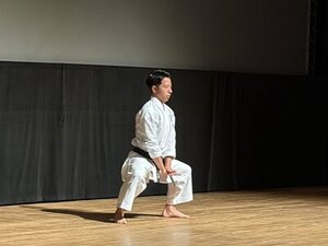R8_平和学習講演会（空手演舞）